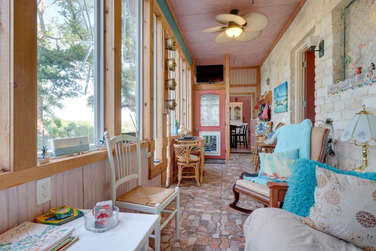 Exotic Home With Patio And Grill Walk To Canyon Lake! المظهر الخارجي الصورة