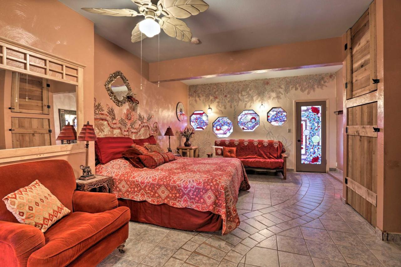 Exotic Home With Patio And Grill Walk To Canyon Lake! المظهر الخارجي الصورة