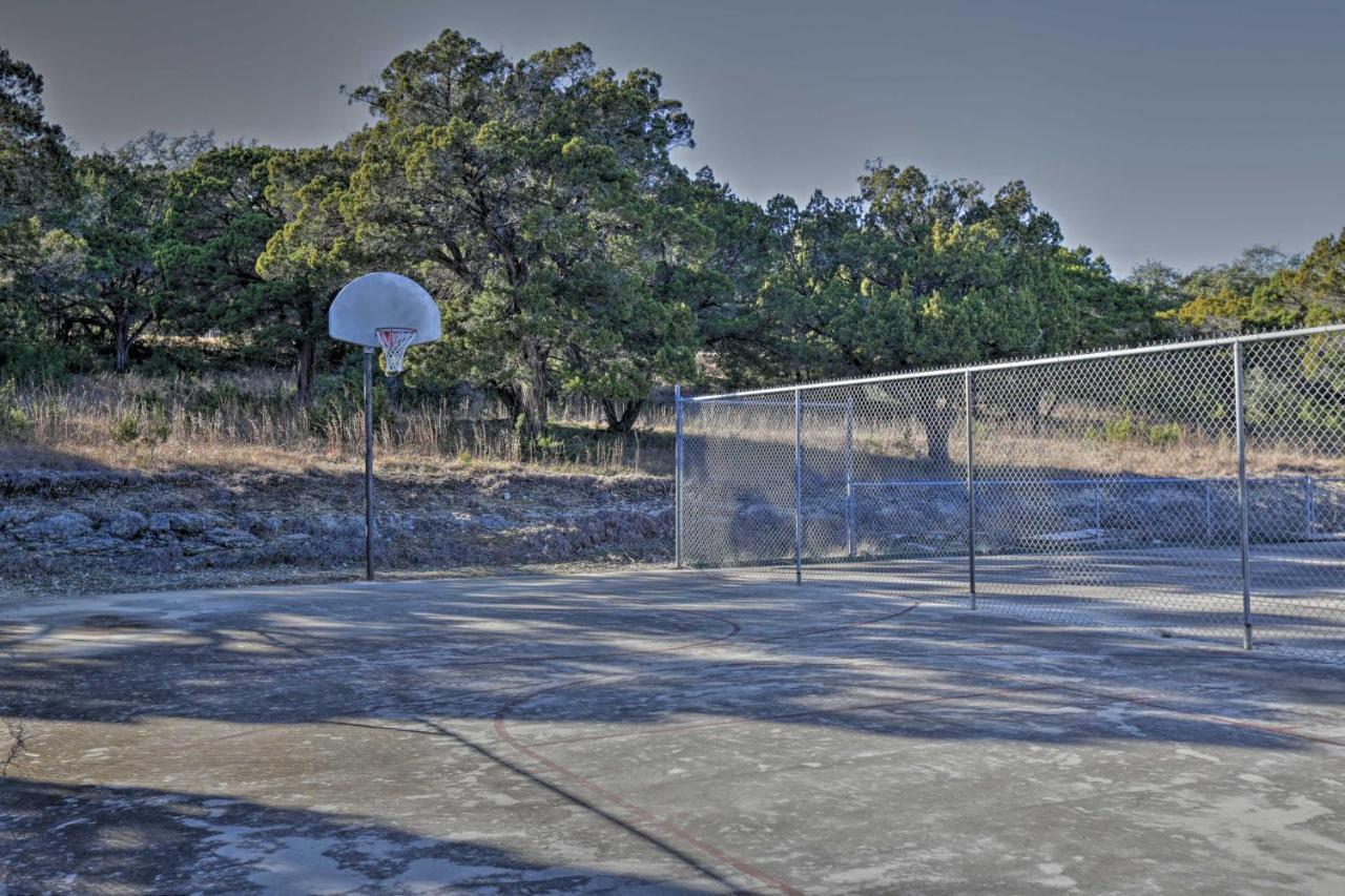 Exotic Home With Patio And Grill Walk To Canyon Lake! المظهر الخارجي الصورة